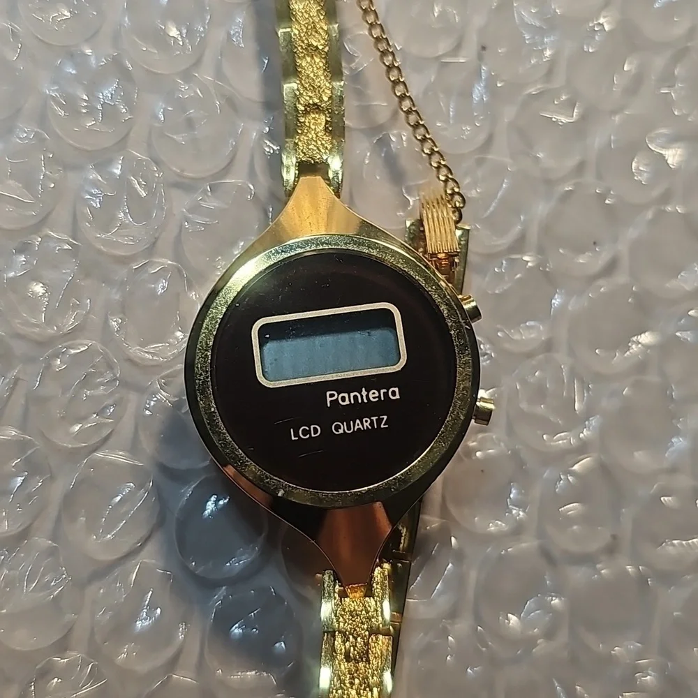 Pantera Women's LCD Wrist Watch ⌚️